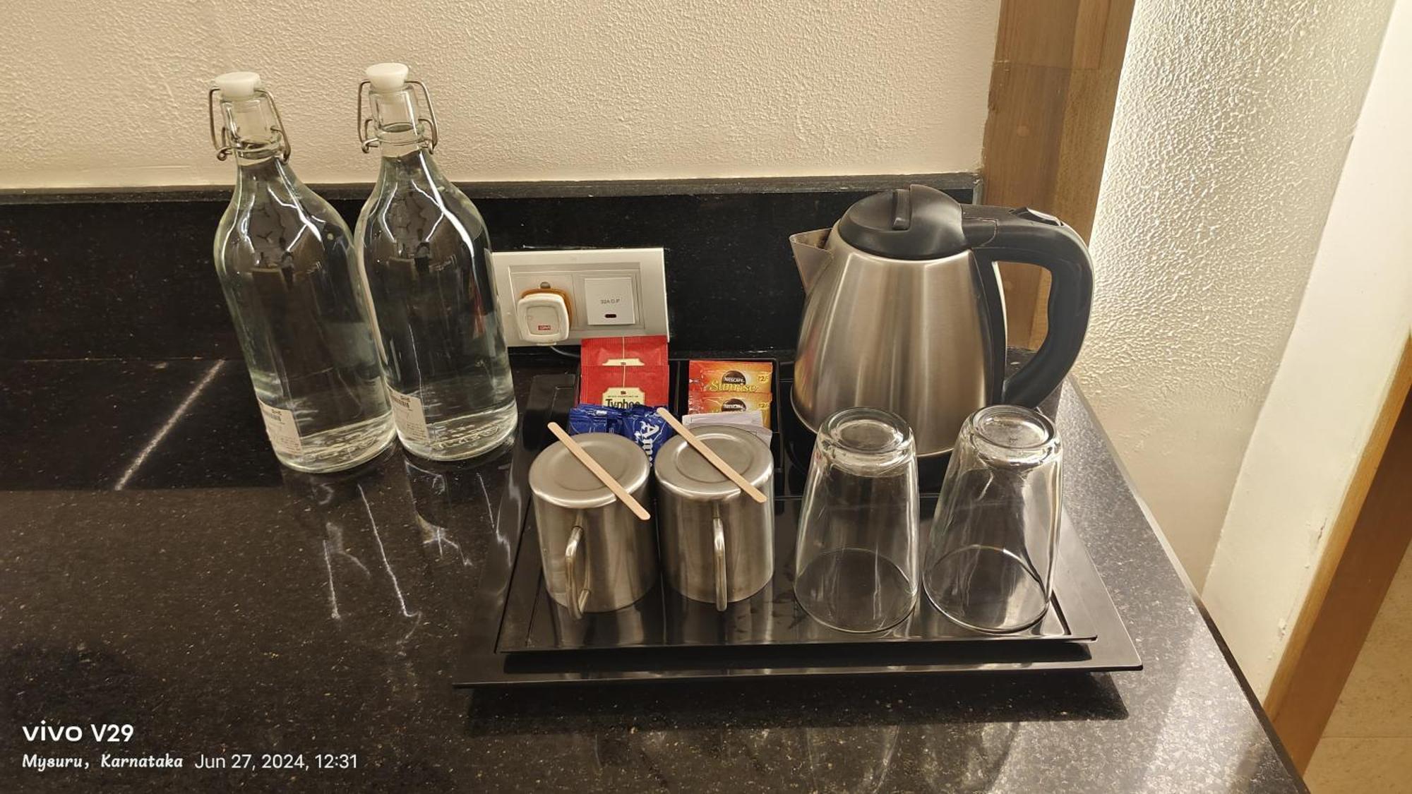 Hotel Roopa Májszúr Kültér fotó