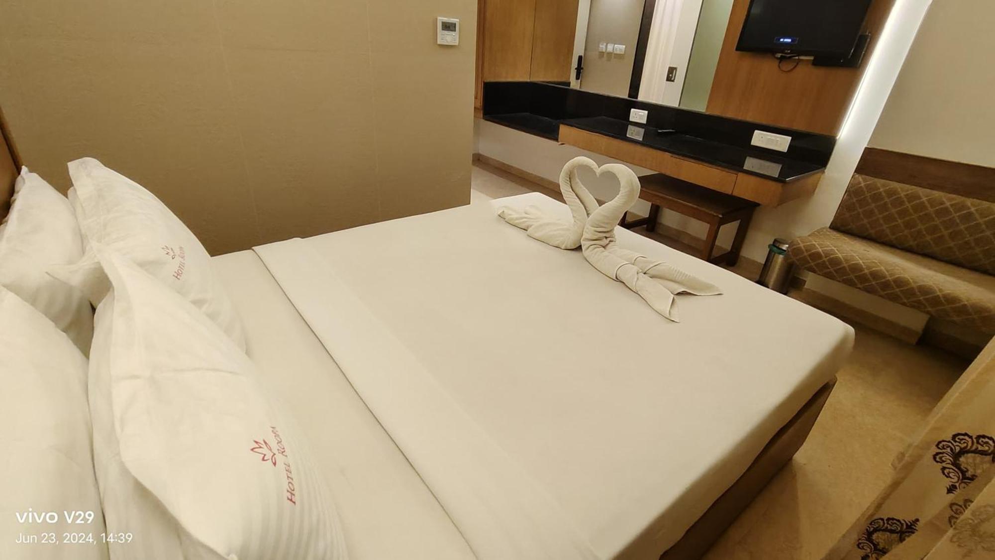 Hotel Roopa Májszúr Kültér fotó