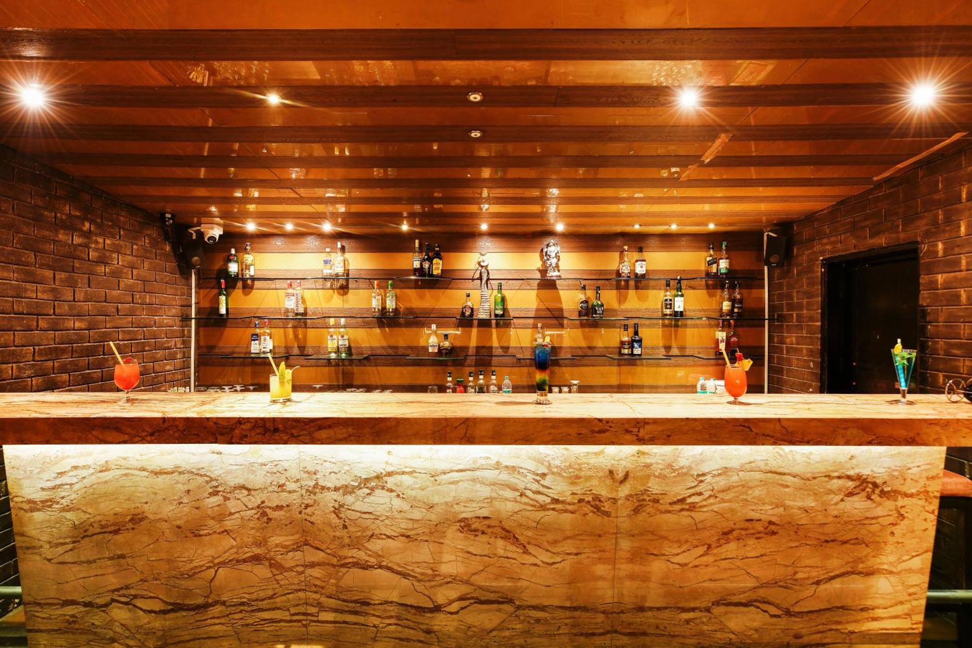 Hotel Roopa Májszúr Kültér fotó
