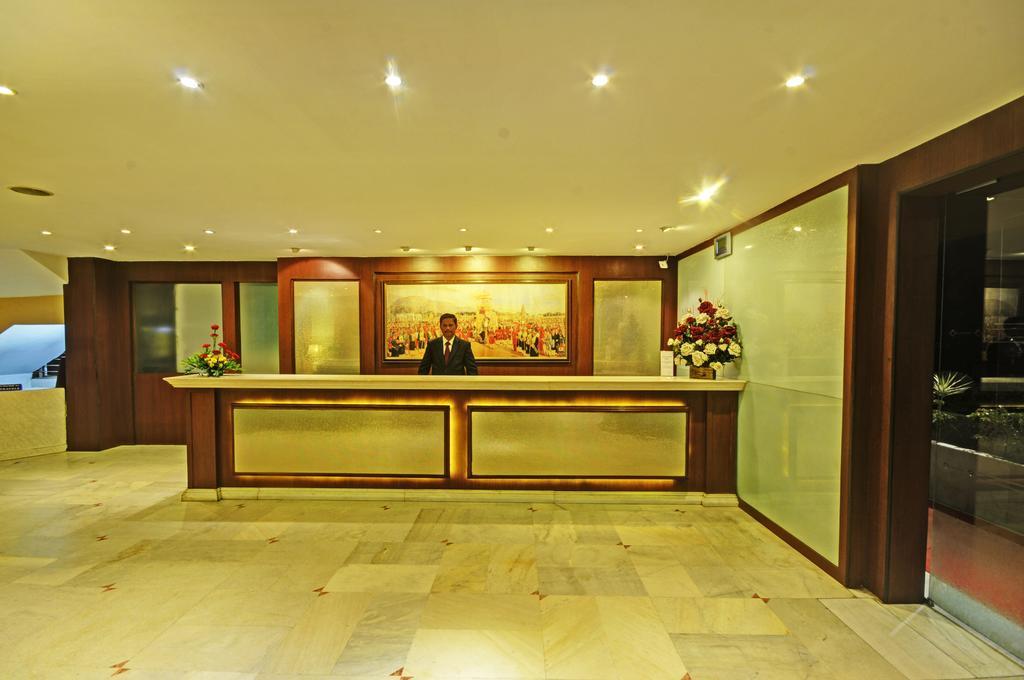Hotel Roopa Májszúr Kültér fotó
